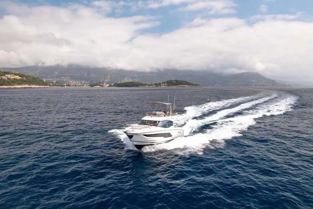 ETHNOS 2022 Prestige 420 Yacht For Sale in Beaulieu-sur-Mer 