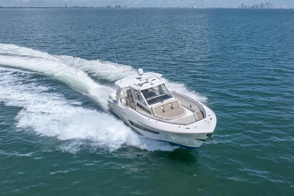 2018 Boston Whaler 420 Outrage Yacht For Sale in Key Biscayne FL 2018 Boston Whaler 420 Outrage Yacht For Sale in Key Biscayne FL