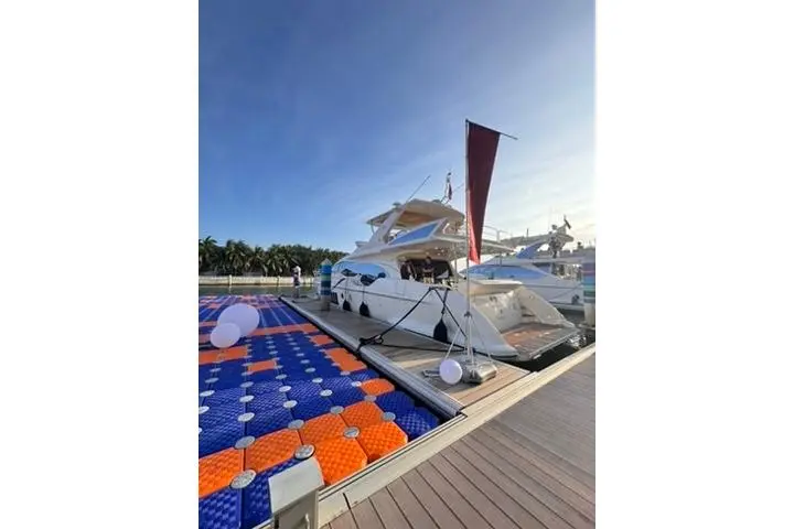 2014 Azimut 70 Yacht For Sale in Hong Kong 2014 Azimut 70 Yacht For Sale in Hong Kong