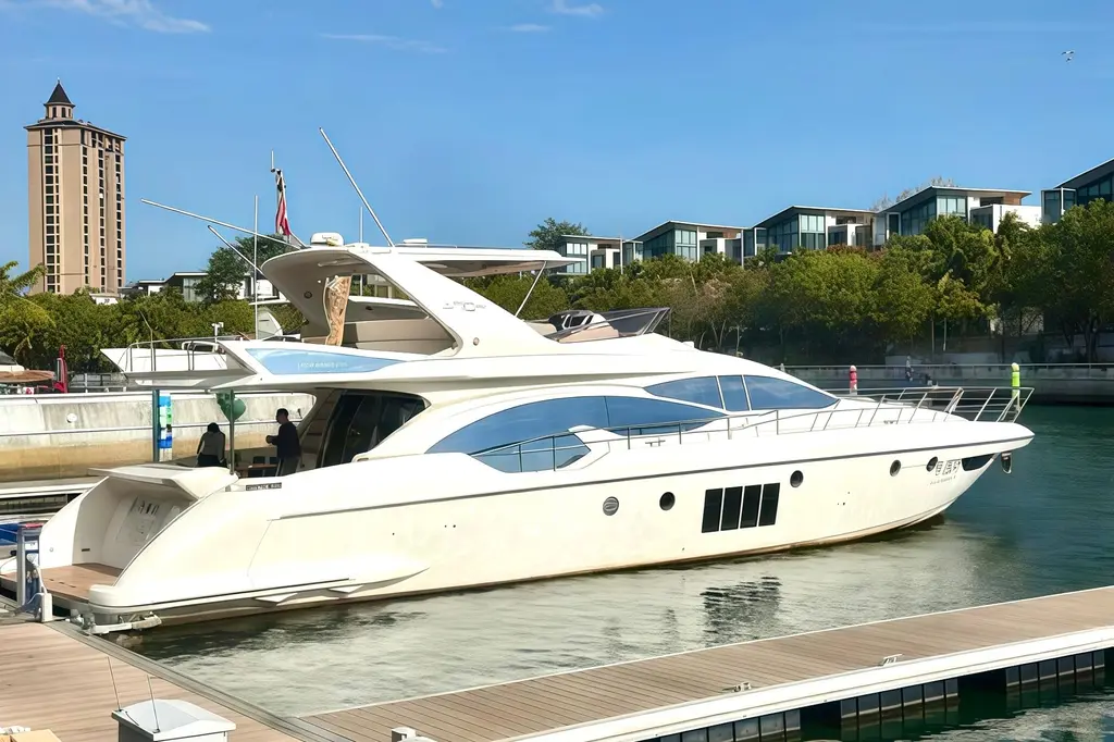 2014 Azimut 70 Yacht For Sale in Hong Kong 2014 Azimut 70 Yacht For Sale in Hong Kong