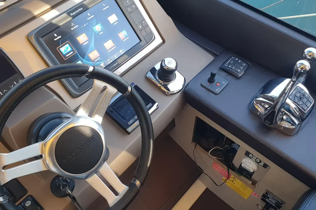 JAMAP 2016 Prestige 550 Yacht For Sale in Thonon-les-Bains 74 JAMAP 2016 Prestige 550 Yacht For Sale in Thonon-les-Bains 74