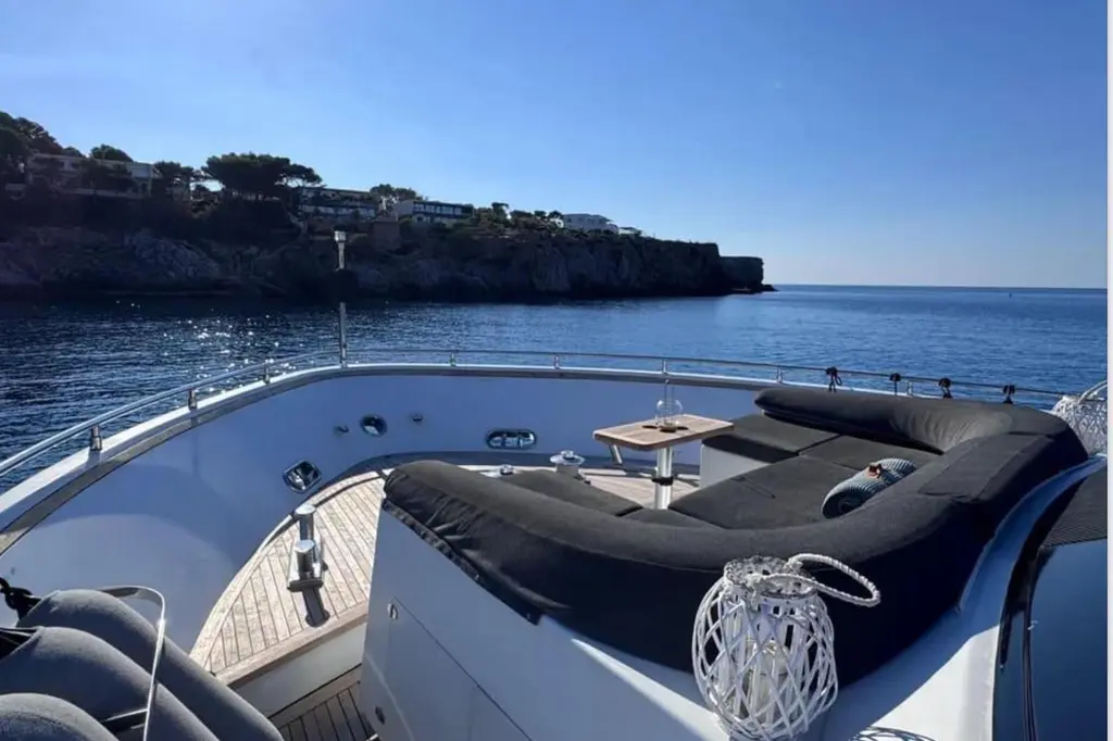 BLUE MOON 2000 Sanlorenzo SL88 Yacht For Sale in Palma BLUE MOON 2000 Sanlorenzo SL88 Yacht For Sale in Palma
