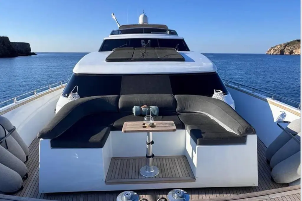 BLUE MOON 2000 Sanlorenzo SL88 Yacht For Sale in Palma BLUE MOON 2000 Sanlorenzo SL88 Yacht For Sale in Palma