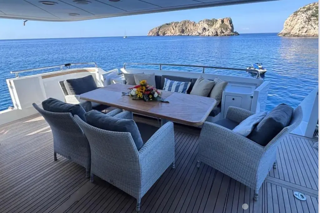 BLUE MOON 2000 Sanlorenzo SL88 Yacht For Sale in Palma BLUE MOON 2000 Sanlorenzo SL88 Yacht For Sale in Palma