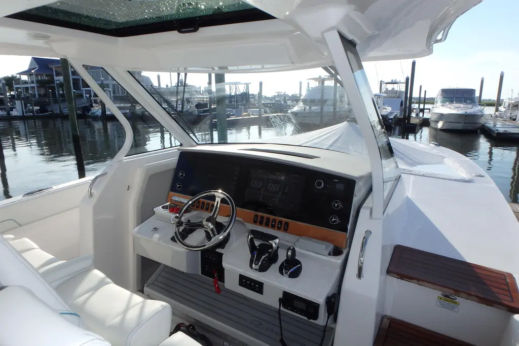 2022 Regal 38 SAV Yacht For Sale in Pasadena MD 2022 Regal 38 SAV Yacht For Sale in Pasadena MD