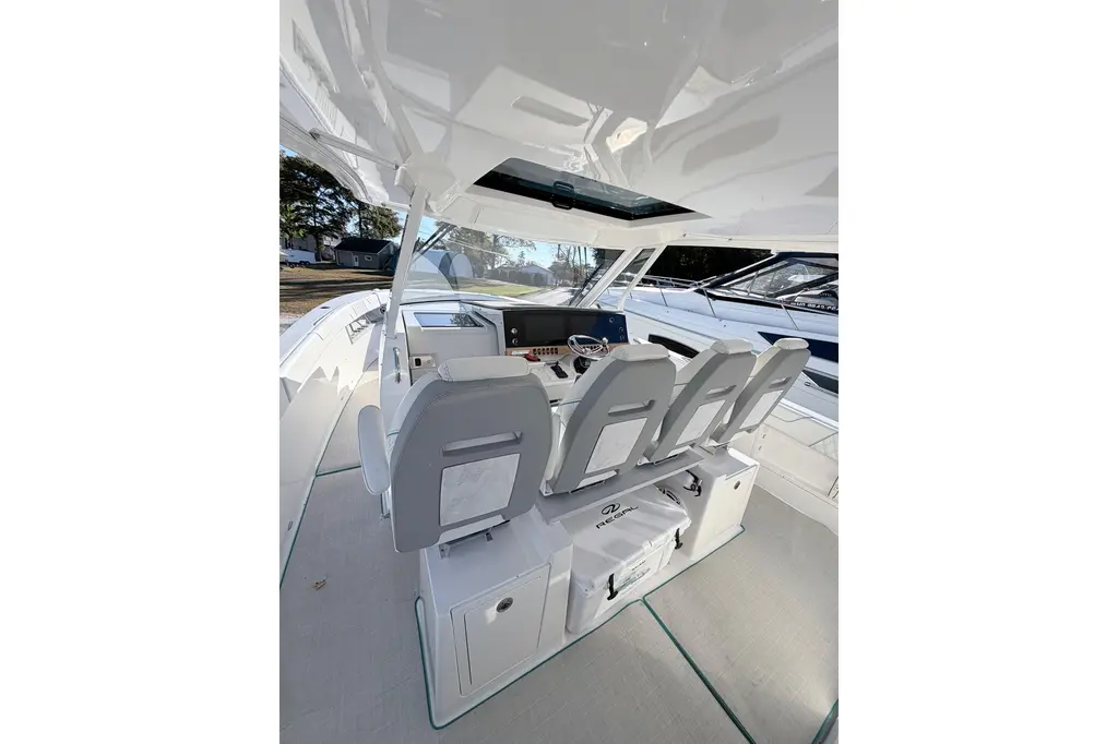 2022 Regal 38 SAV Yacht For Sale in Pasadena MD 2022 Regal 38 SAV Yacht For Sale in Pasadena MD