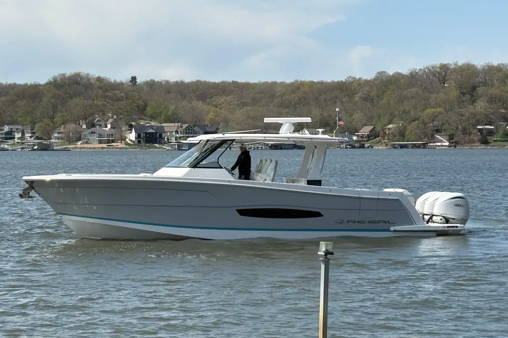 2023 Regal 38 SAV Yacht For Sale in Sunrise Beach MO 2023 Regal 38 SAV Yacht For Sale in Sunrise Beach MO