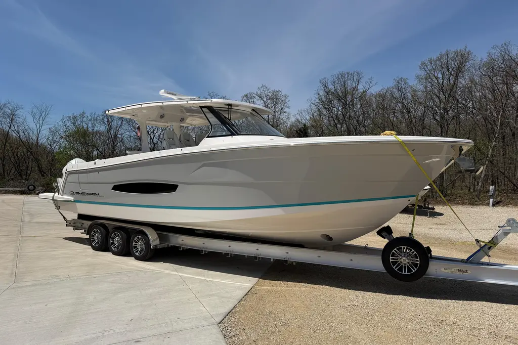 2023 Regal 38 SAV Yacht For Sale in Sunrise Beach MO 2023 Regal 38 SAV Yacht For Sale in Sunrise Beach MO