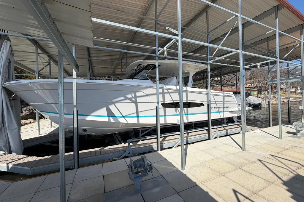 2023 Regal 38 SAV Yacht For Sale in Sunrise Beach MO 2023 Regal 38 SAV Yacht For Sale in Sunrise Beach MO