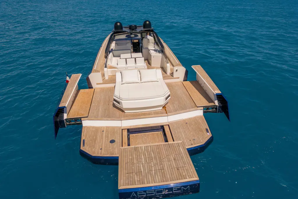 2020 Evo Yachts R6 Yacht For Sale in Cannes 2020 Evo Yachts R6 Yacht For Sale in Cannes