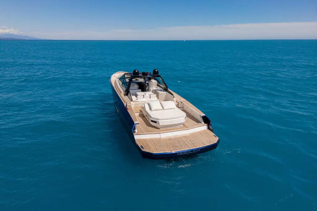 2020 Evo Yachts R6 Yacht For Sale in Cannes 2020 Evo Yachts R6 Yacht For Sale in Cannes