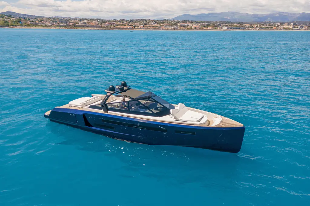 2020 Evo Yachts R6 Yacht For Sale in Cannes 2020 Evo Yachts R6 Yacht For Sale in Cannes