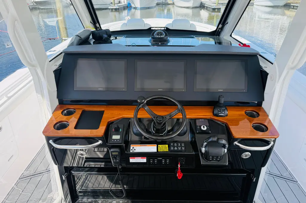 2021 Everglades 395 Center Console Yacht For Sale in Southport NC 2021 Everglades 395 Center Console Yacht For Sale in Southport NC