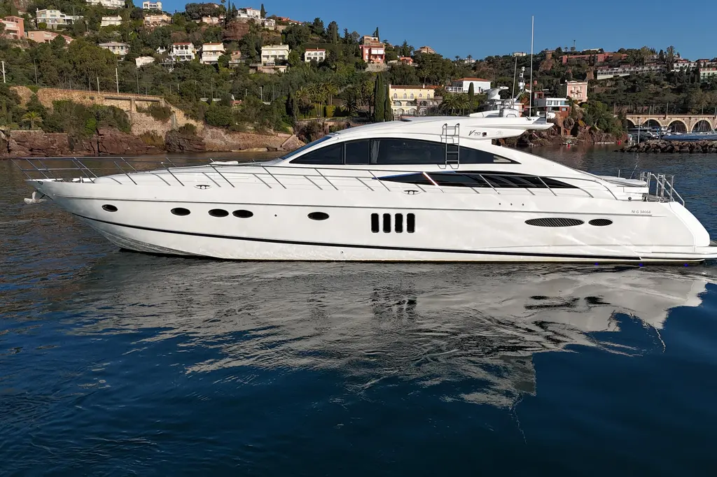 COCO OF LONDON 2006 Princess V70 Yacht For Sale in Mandelieu-la-Napoule COCO OF LONDON 2006 Princess V70 Yacht For Sale in Mandelieu-la-Napoule