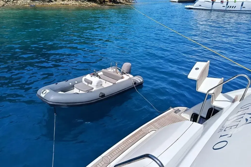 OLIVETO 2000 Azimut 70 Sea Jet Yacht For Sale in Kampia OLIVETO 2000 Azimut 70 Sea Jet Yacht For Sale in Kampia