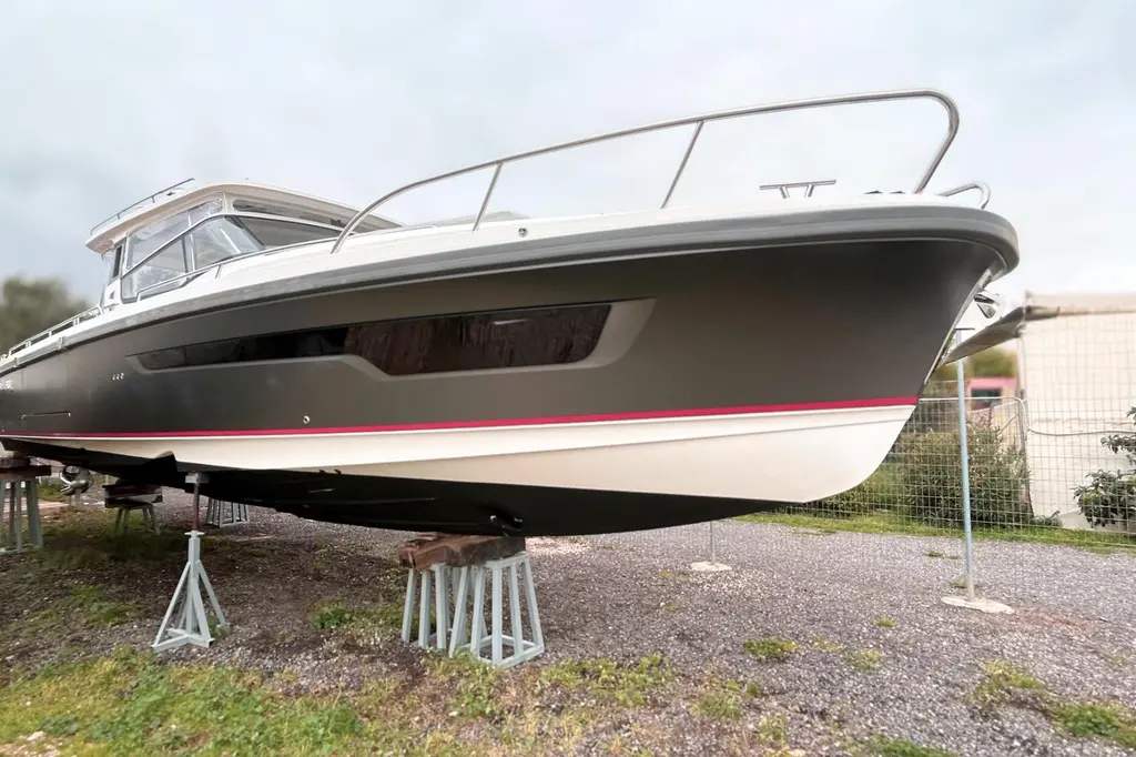 Silver Fox 2025 Nimbus Weekender 11 Yacht For Sale in Athens Silver Fox 2025 Nimbus Weekender 11 Yacht For Sale in Athens