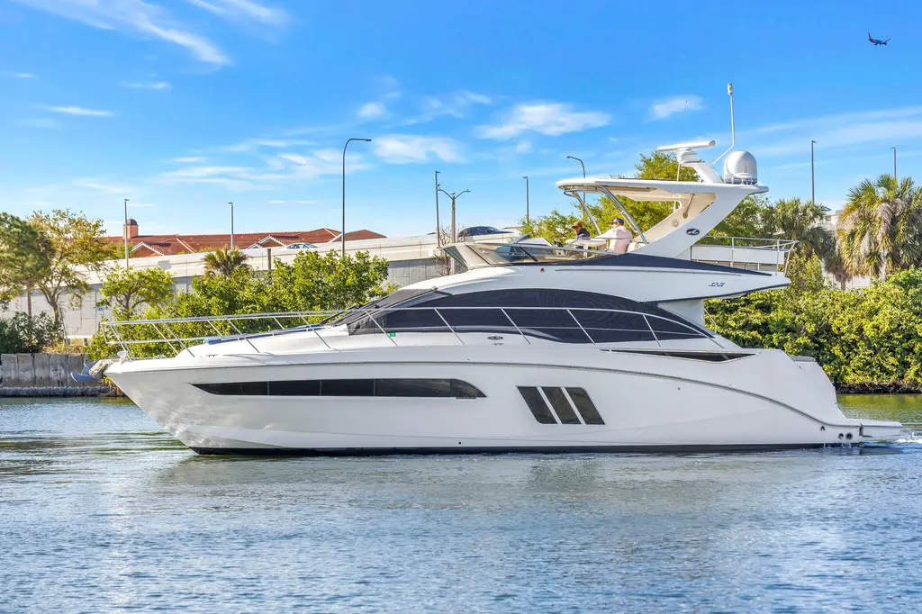 2015 Sea Ray 510 Fly Yacht For Sale in Tampa FL 2015 Sea Ray 510 Fly Yacht For Sale in Tampa FL