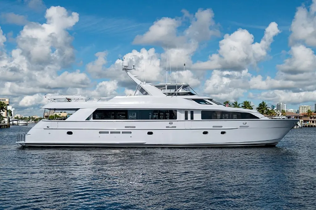 MAGNUM RIDE 2003 Hatteras 100 Raised Pilothouse Yacht For Sale in Nantucket MA