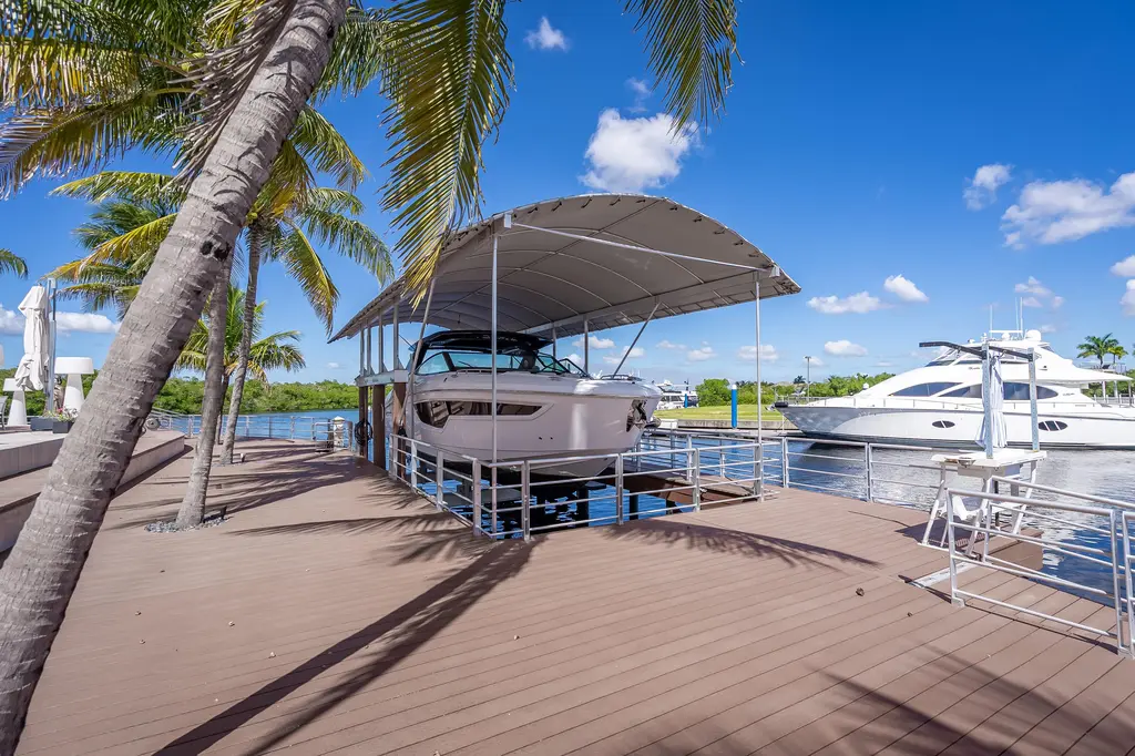 2022 Cruisers Yachts 38 GLS OB Yacht For Sale in Fort Myers FL 2022 Cruisers Yachts 38 GLS OB Yacht For Sale in Fort Myers FL