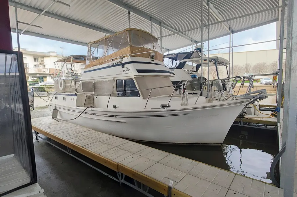 Buena Vista 1986 CHB Senator Yacht For Sale in Athens AL Buena Vista 1986 CHB Senator Yacht For Sale in Athens AL