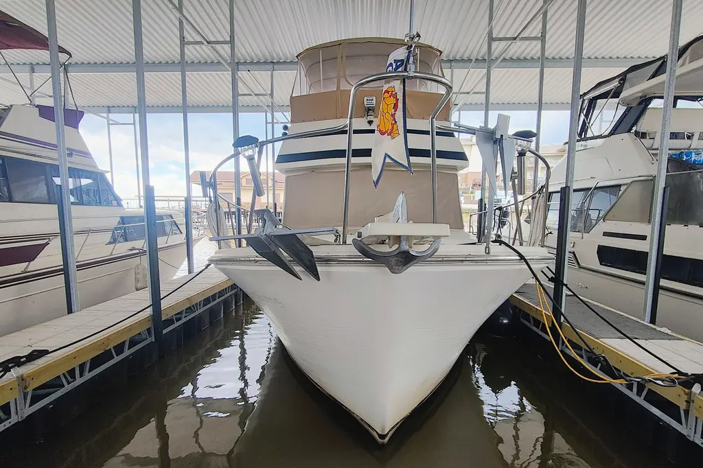 Buena Vista 1986 CHB Senator Yacht For Sale in Athens AL Buena Vista 1986 CHB Senator Yacht For Sale in Athens AL