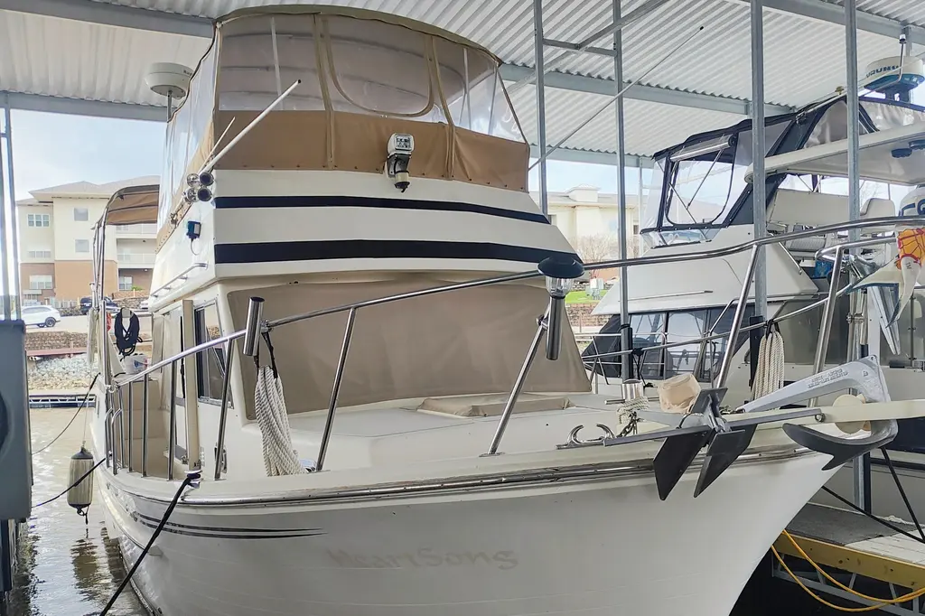 Buena Vista 1986 CHB Senator Yacht For Sale in Athens AL Buena Vista 1986 CHB Senator Yacht For Sale in Athens AL