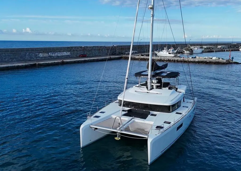 2020 Custom Lagoon 52 Fly Yacht For Sale in Sardegna - Costa Smeralda 2020 Custom Lagoon 52 Fly Yacht For Sale in Sardegna - Costa Smeralda