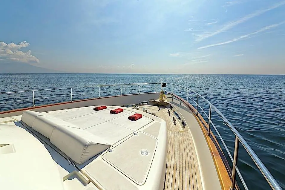 2007 Custom Line 97 Yacht For Sale in Salerno IT-SA 2007 Custom Line 97 Yacht For Sale in Salerno IT-SA