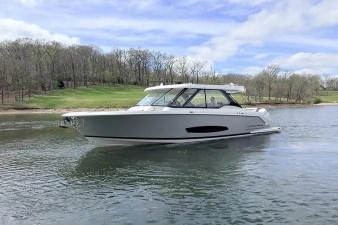 2025 Regal LX43 Yacht For Sale in Osage Beach MO 2025 Regal LX43 Yacht For Sale in Osage Beach MO