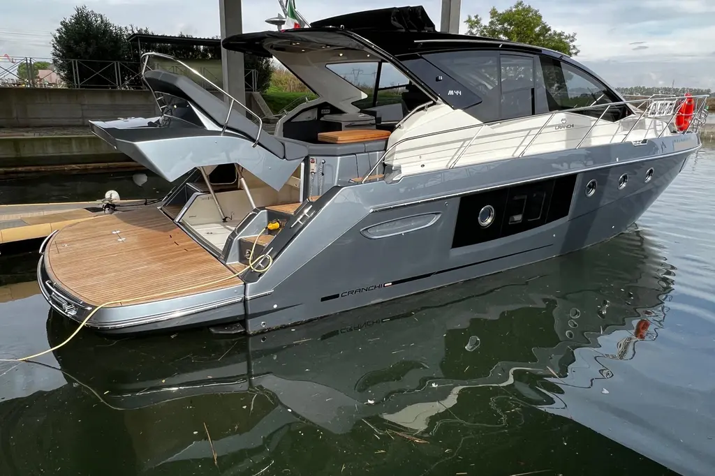 2022 Cranchi M44 HT Yacht For Sale in Rijeka 2022 Cranchi M44 HT Yacht For Sale in Rijeka