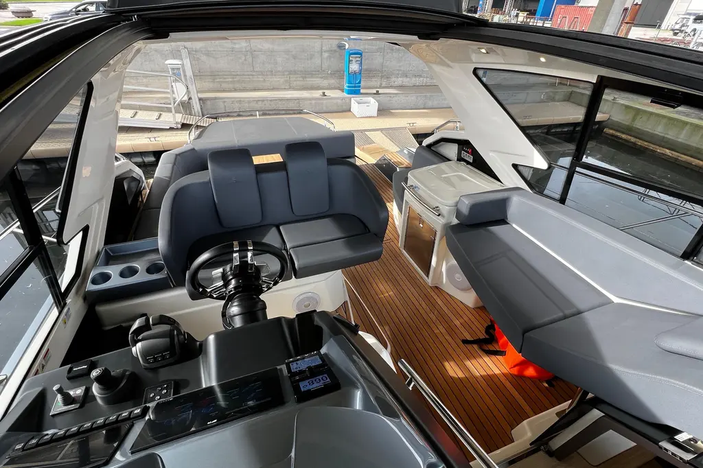 2022 Cranchi M44 HT Yacht For Sale in Rijeka 2022 Cranchi M44 HT Yacht For Sale in Rijeka