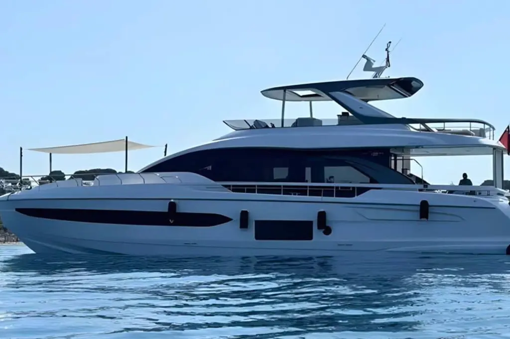 COCO III 2023 Azimut Fly 78 Yacht For Sale in Athens COCO III 2023 Azimut Fly 78 Yacht For Sale in Athens