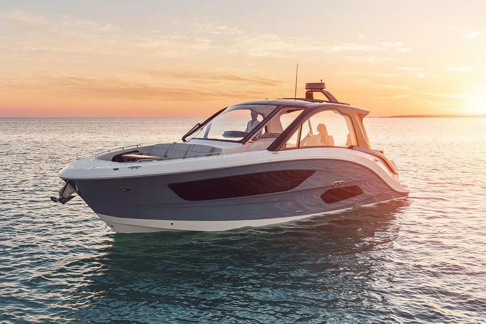 2022 Sea Ray Sundancer 370 Outboard Yacht For Sale in Riverhead NY 2022 Sea Ray Sundancer 370 Outboard Yacht For Sale in Riverhead NY