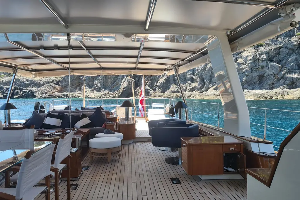 AKALAM 2011 Pendennis 105 Yacht For Sale in Valencia ES-V