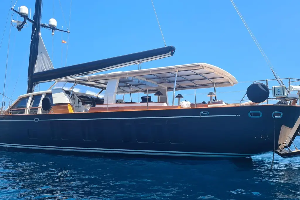 AKALAM 2011 Pendennis 105 Yacht For Sale in Valencia ES-V