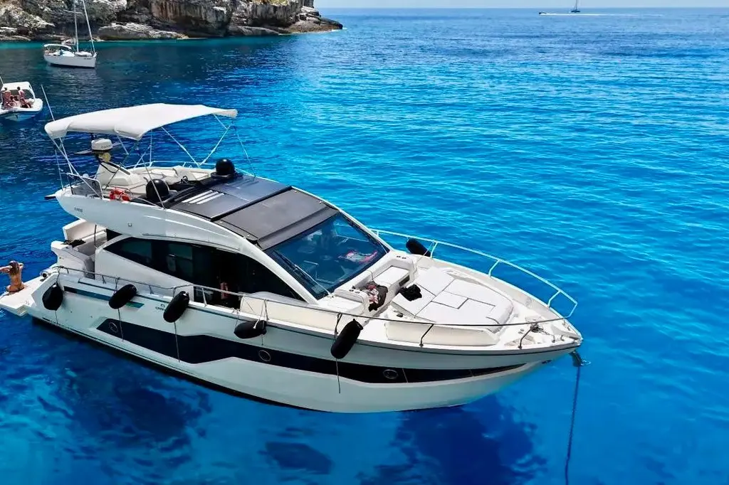 2017 Cranchi E 52S Yacht For Sale in Athens 2017 Cranchi E 52S Yacht For Sale in Athens