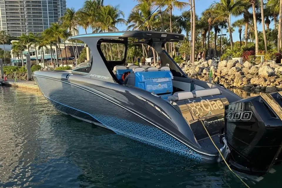 mystic 2025 Mystic Powerboats M4200 Yacht For Sale in Chicago IL