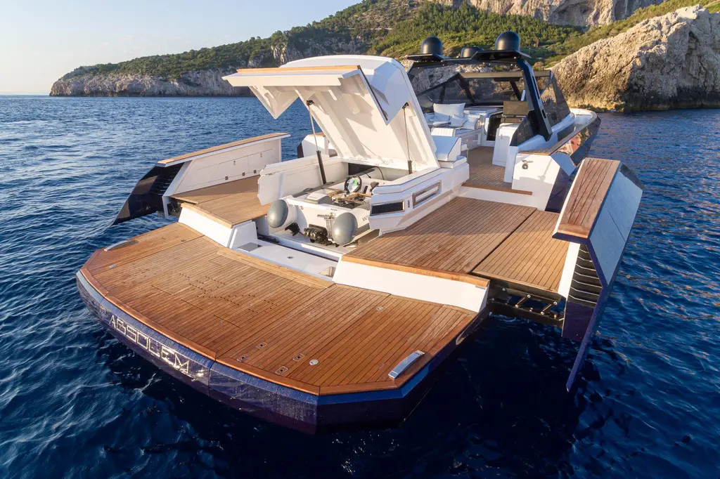 2021 Evo Yachts R6 Yacht For Sale in Cannes 2021 Evo Yachts R6 Yacht For Sale in Cannes