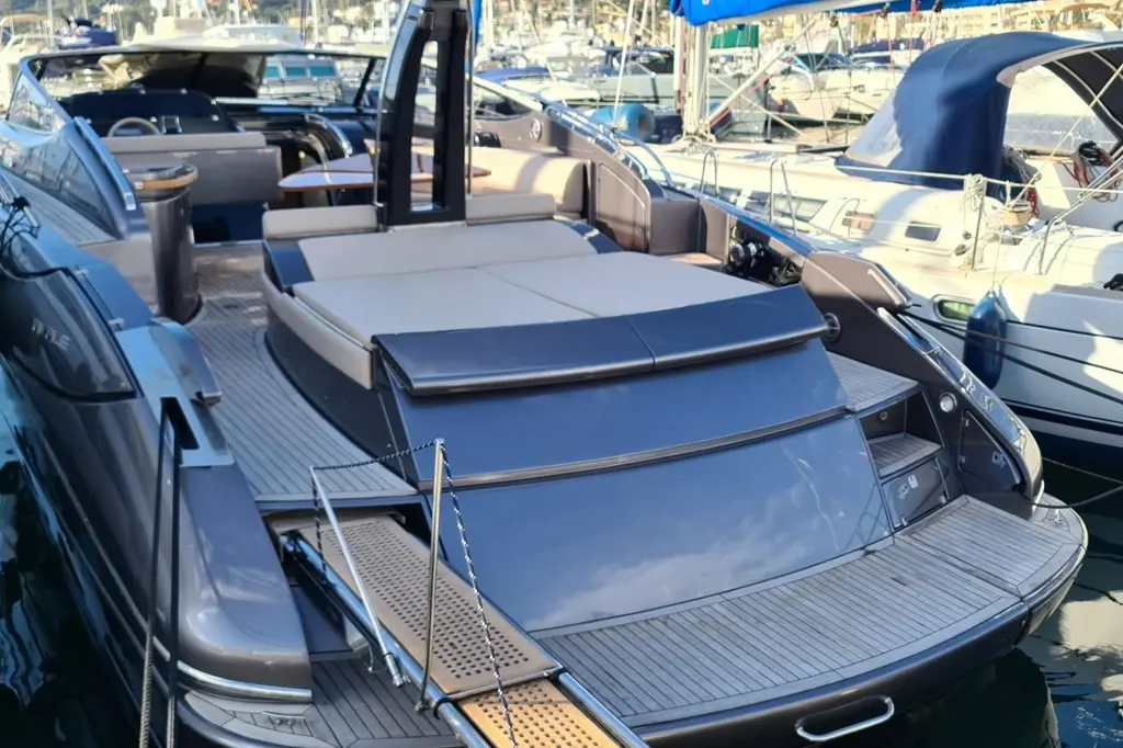 2005 Riva 52' Rivale Yacht For Sale in Cannes 2005 Riva 52' Rivale Yacht For Sale in Cannes