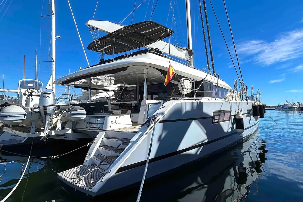 2015 Lagoon 620 Essence Yacht For Sale in Alicante ES-A 2015 Lagoon 620 Essence Yacht For Sale in Alicante ES-A
