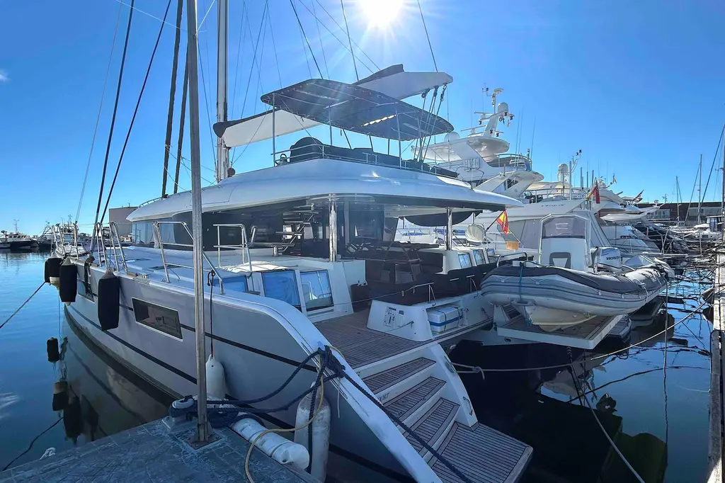 2015 Lagoon 620 Essence Yacht For Sale in Alicante ES-A 2015 Lagoon 620 Essence Yacht For Sale in Alicante ES-A