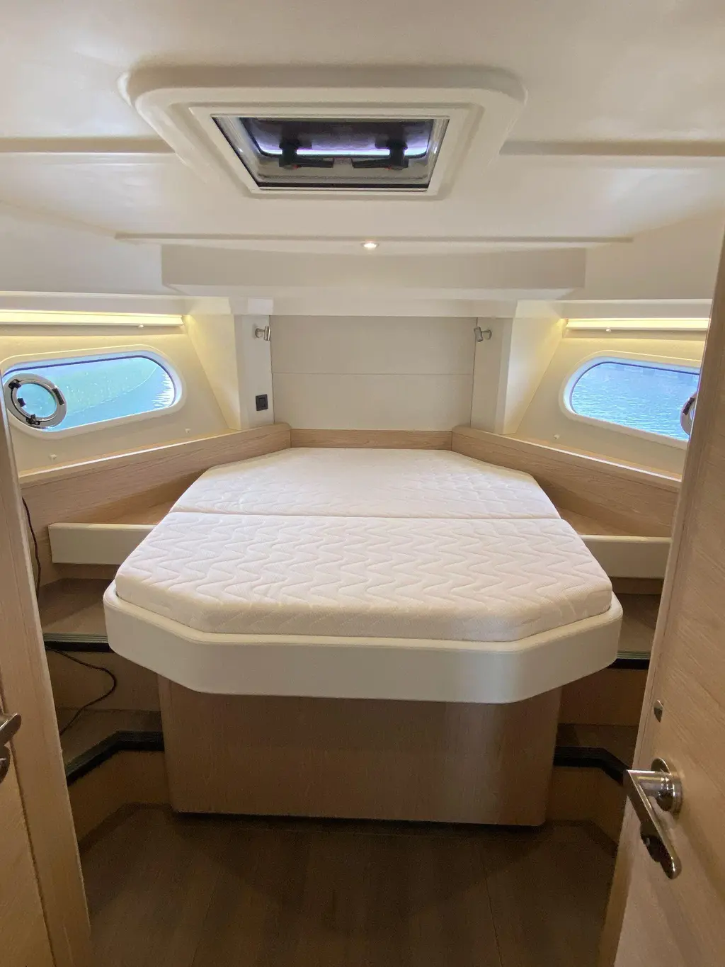 2023 Beneteau Swift Trawler 41 Fly Yacht For Sale in Deauville 14 2023 Beneteau Swift Trawler 41 Fly Yacht For Sale in Deauville 14