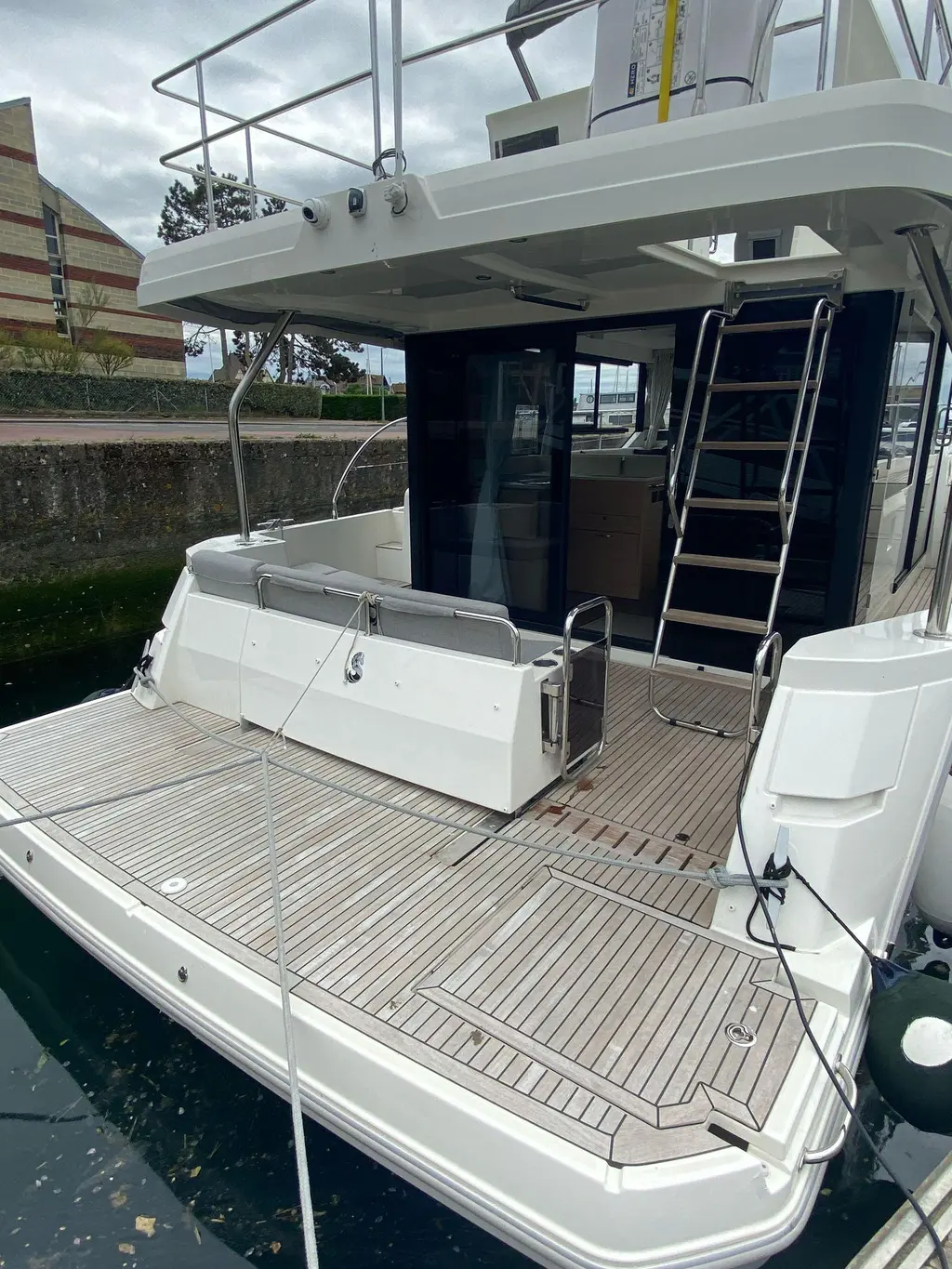 2023 Beneteau Swift Trawler 41 Fly Yacht For Sale in Deauville 14 2023 Beneteau Swift Trawler 41 Fly Yacht For Sale in Deauville 14