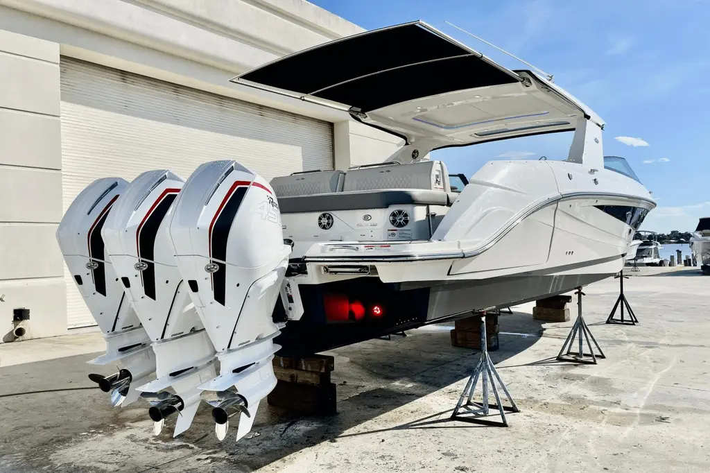 2023 Sea Ray SLX 400 Outboard Yacht For Sale in Stamford CT 2023 Sea Ray SLX 400 Outboard Yacht For Sale in Stamford CT