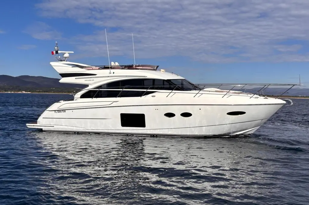 2013 Princess 52 Flybridge Yacht For Sale in Fréjus 83 2013 Princess 52 Flybridge Yacht For Sale in Fréjus 83