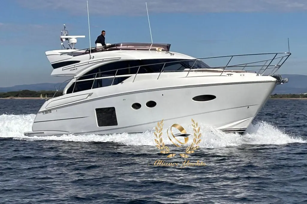 2013 Princess 52 Flybridge Yacht For Sale in Fréjus 83 2013 Princess 52 Flybridge Yacht For Sale in Fréjus 83