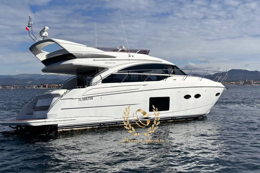2013 Princess 52 Flybridge Yacht For Sale in Fréjus 83 2013 Princess 52 Flybridge Yacht For Sale in Fréjus 83