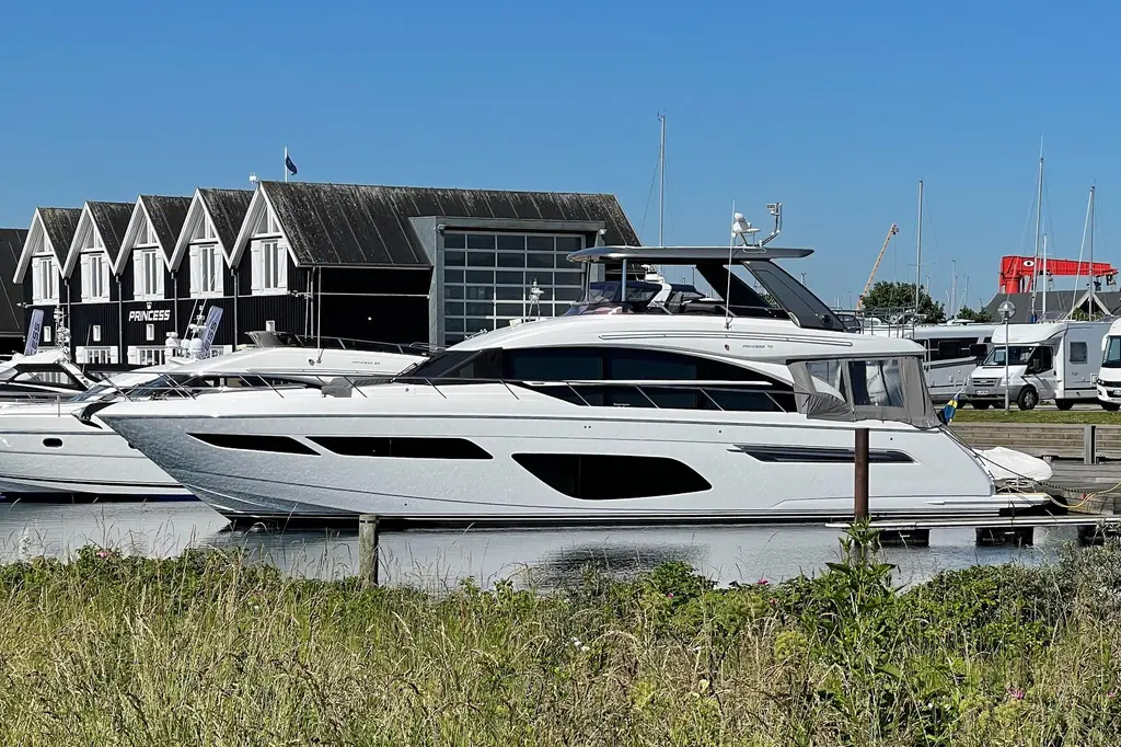 P70078 2018 Princess F70 Yacht For Sale in Greve P70078 2018 Princess F70 Yacht For Sale in Greve