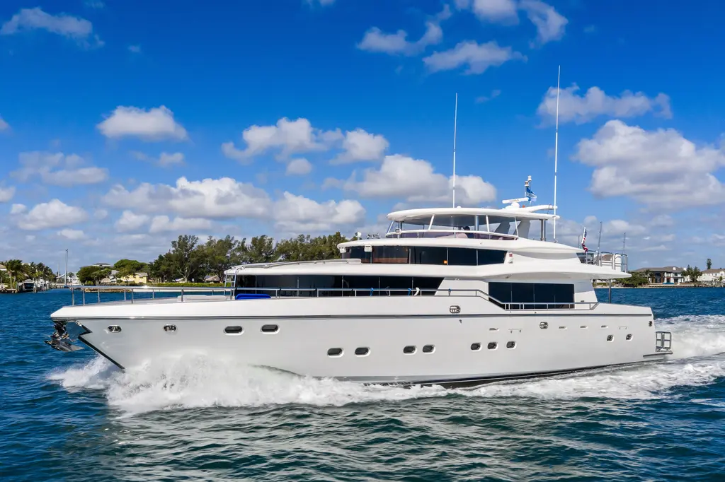 Aleniel 2005 Johnson 87' Motor Yacht Yacht For Sale in West Palm Beach FL Aleniel 2005 Johnson 87' Motor Yacht Yacht For Sale in West Palm Beach FL