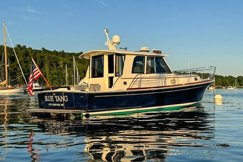 Blue Tang 2007 Grand Banks 39 Eastbay SX Yacht For Sale in Belfast ME Blue Tang 2007 Grand Banks 39 Eastbay SX Yacht For Sale in Belfast ME